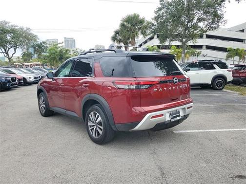 2023 Nissan Pathfinder SL
