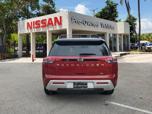 2023 Nissan Pathfinder SL