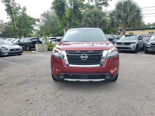 2023 Nissan Pathfinder SL