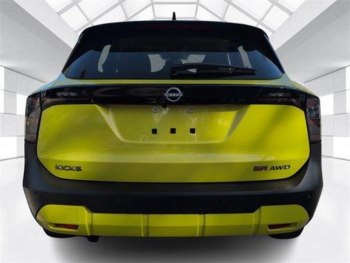 2025 Nissan Kicks SR