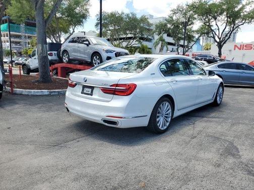 2017 BMW 740e xDrive iPerformance