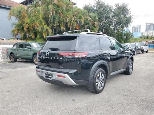2023 Nissan Pathfinder SL