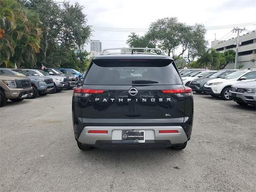 2023 Nissan Pathfinder SL