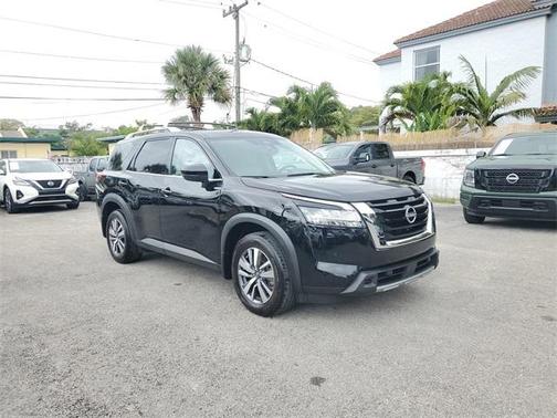 2023 Nissan Pathfinder SL