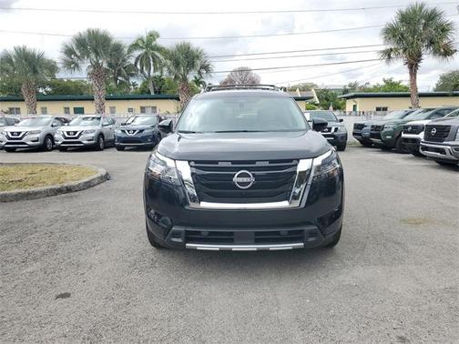 2023 Nissan Pathfinder SL