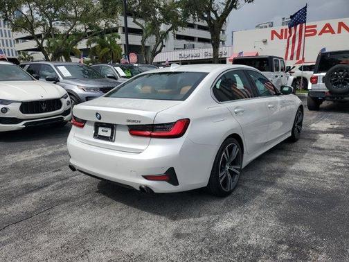 2021 BMW 330 i