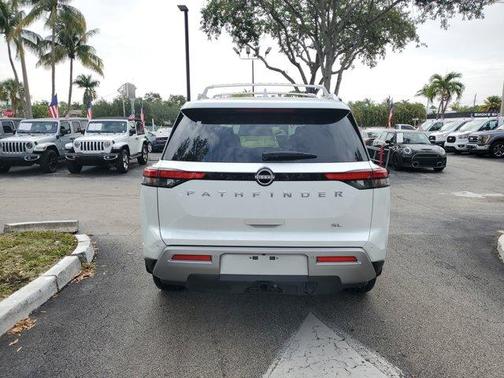 2025 Nissan Pathfinder SL