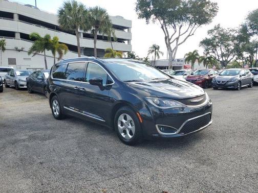 2017 Chrysler Pacifica Touring-L Plus