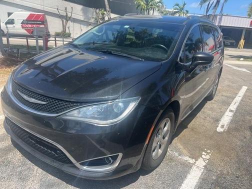 2017 Chrysler Pacifica Touring-L Plus