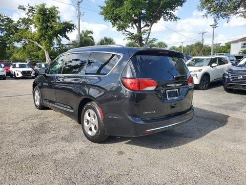 2017 Chrysler Pacifica Touring-L Plus