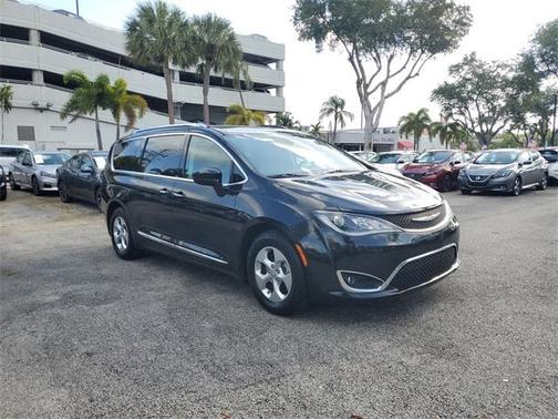 2017 Chrysler Pacifica Touring-L Plus