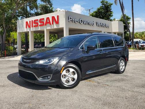 2017 Chrysler Pacifica Touring-L Plus
