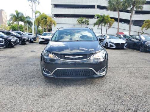 2017 Chrysler Pacifica Touring-L Plus