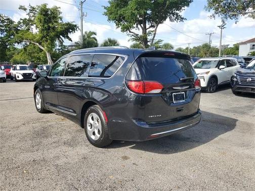 2017 Chrysler Pacifica Touring-L Plus