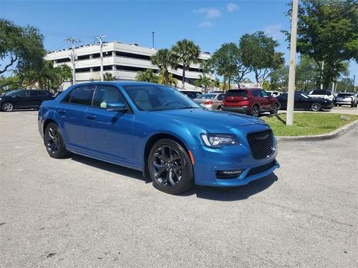 2023 Chrysler 300 Touring L