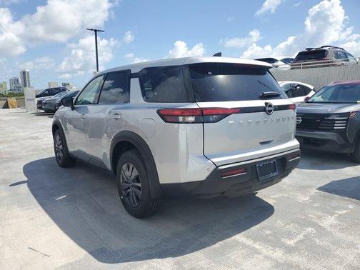2025 Nissan Pathfinder S