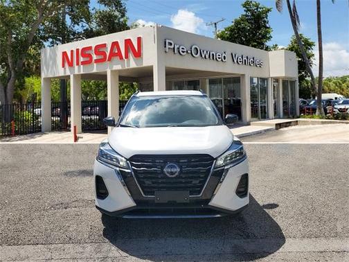 2023 Nissan Kicks SR