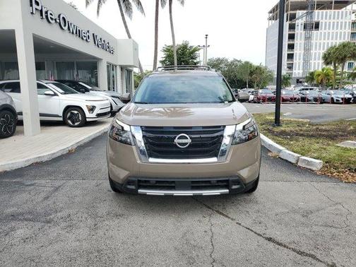 2025 Nissan Pathfinder Platinum