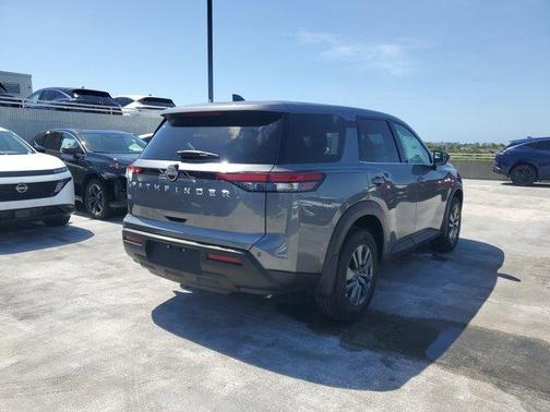 2025 Nissan Pathfinder S
