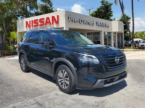 2023 Nissan Pathfinder SL