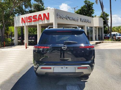 2023 Nissan Pathfinder SL