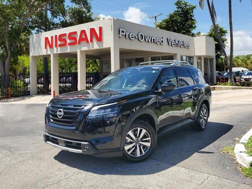 2023 Nissan Pathfinder SL