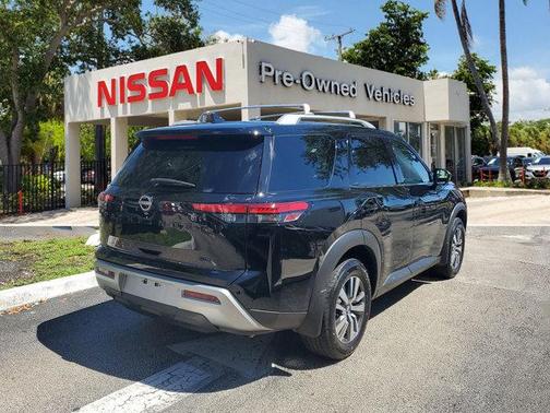 2023 Nissan Pathfinder SL
