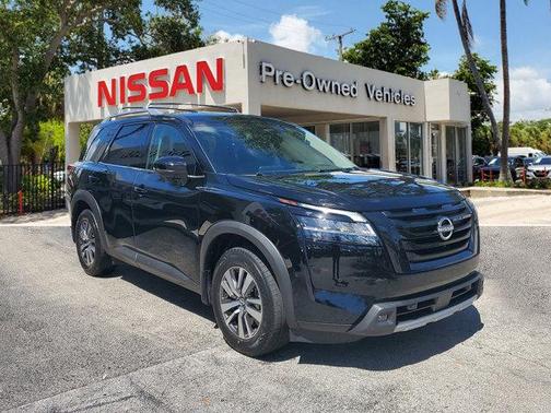2023 Nissan Pathfinder SL