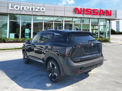 2025 Nissan Kicks SR