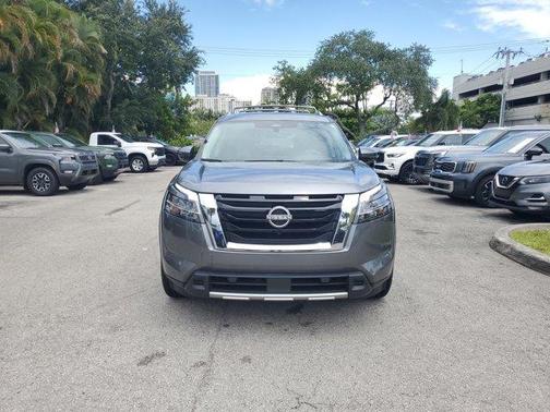 2023 Nissan Pathfinder SL