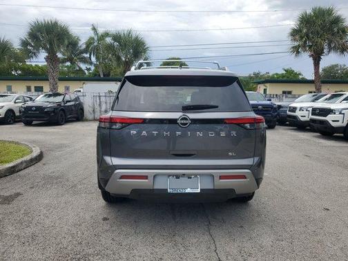 2023 Nissan Pathfinder SL