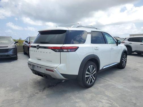 2025 Nissan Pathfinder Platinum