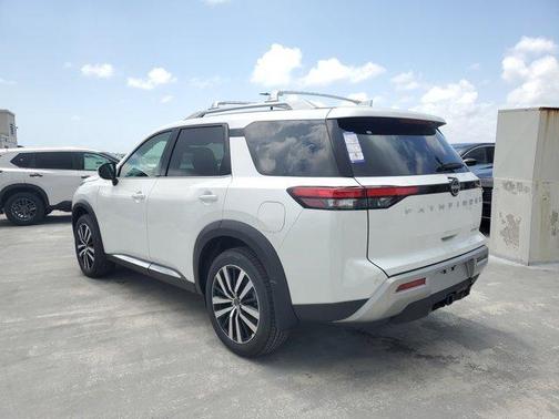 2025 Nissan Pathfinder Platinum