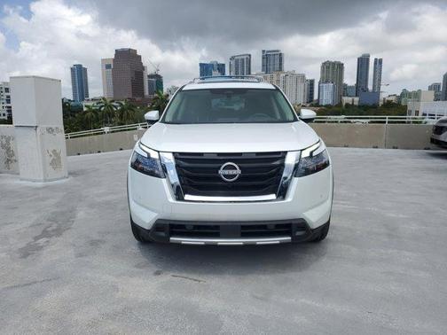 2025 Nissan Pathfinder Platinum