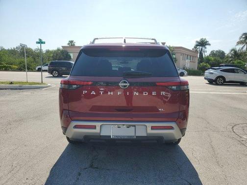 2025 Nissan Pathfinder SL