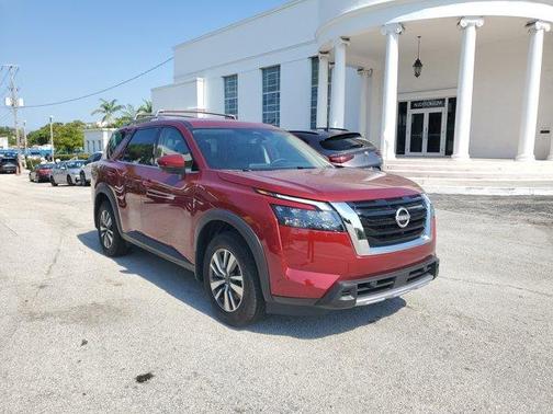 2025 Nissan Pathfinder SL