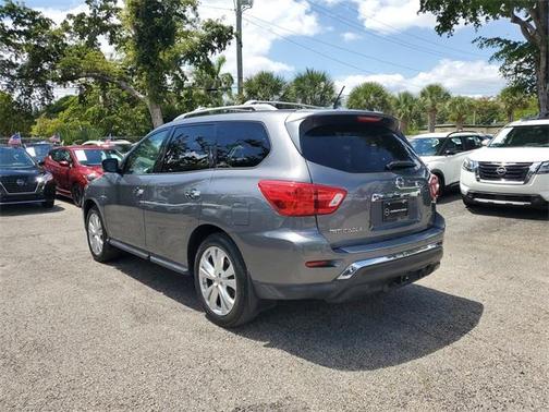 2018 Nissan Pathfinder SL