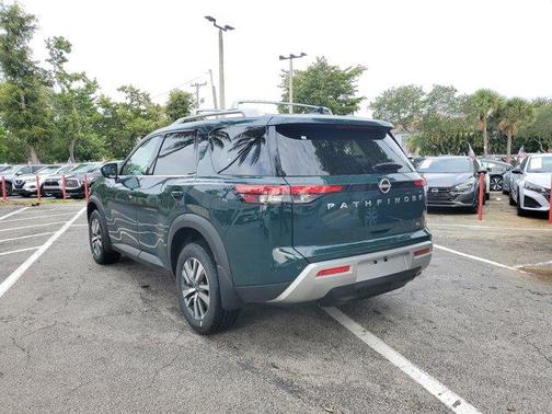 2025 Nissan Pathfinder SL