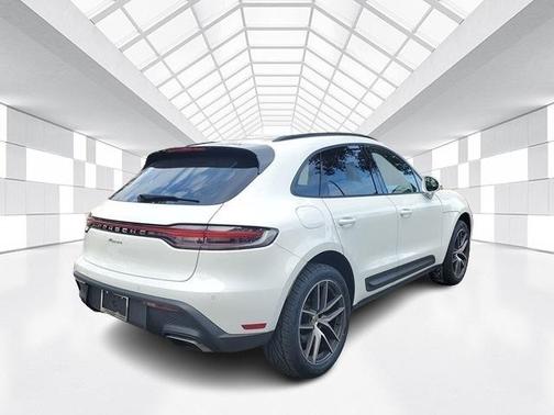 2022 Porsche Macan Base