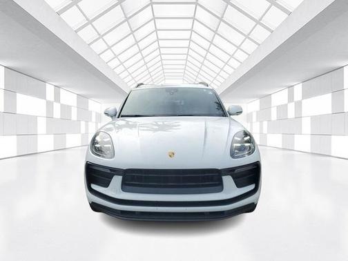 2022 Porsche Macan Base