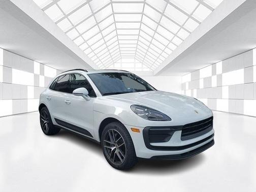 2022 Porsche Macan Base