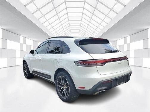 2022 Porsche Macan Base