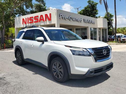 2022 Nissan Pathfinder SV