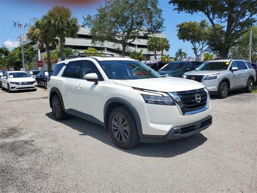 2022 Nissan Pathfinder SV