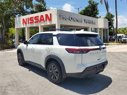 2022 Nissan Pathfinder SV