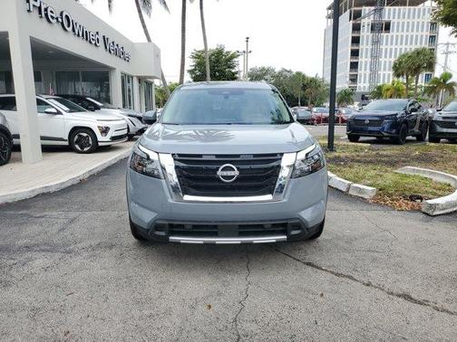 2025 Nissan Pathfinder Platinum