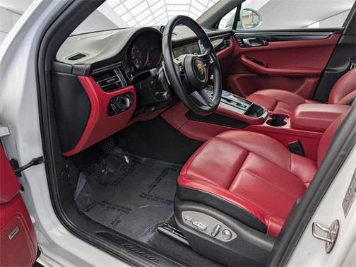 2023 Porsche Macan T