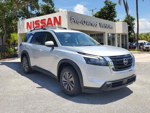 2024 Nissan Pathfinder SV