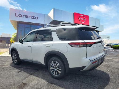 2025 Nissan Pathfinder SL