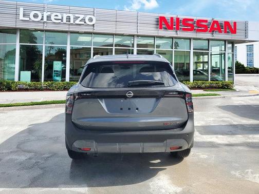 2025 Nissan Kicks SR